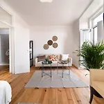 Riverfront Elegance 41Br Spacious Retreat