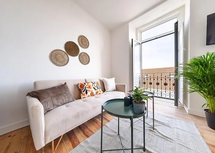 Riverfront Elegance 41Br Spacious Retreat