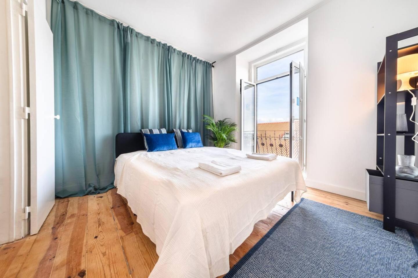 Riverfront Elegance 41Br Spacious Retreat Appartement Lissabon